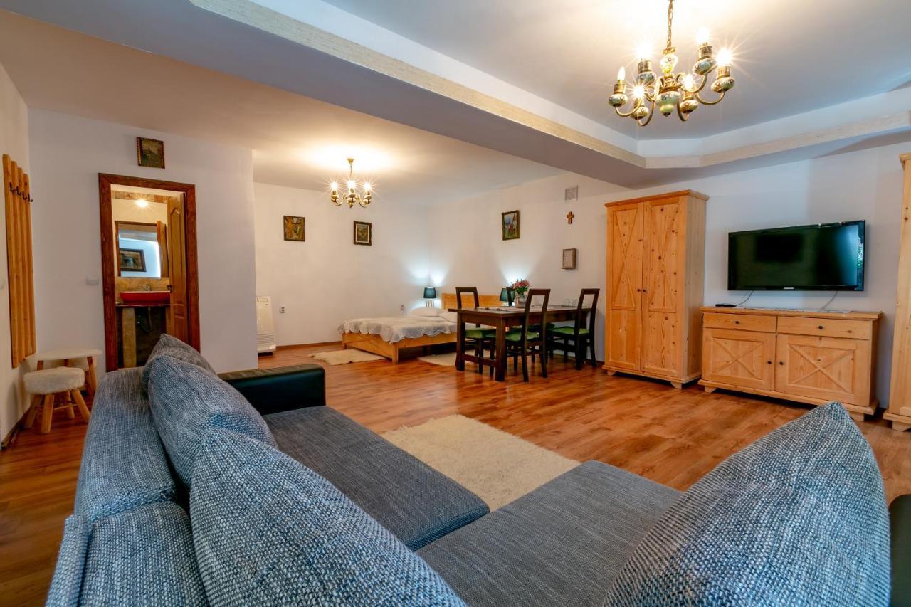 ホテル Casa Adalmo シギショアラ エクステリア 写真