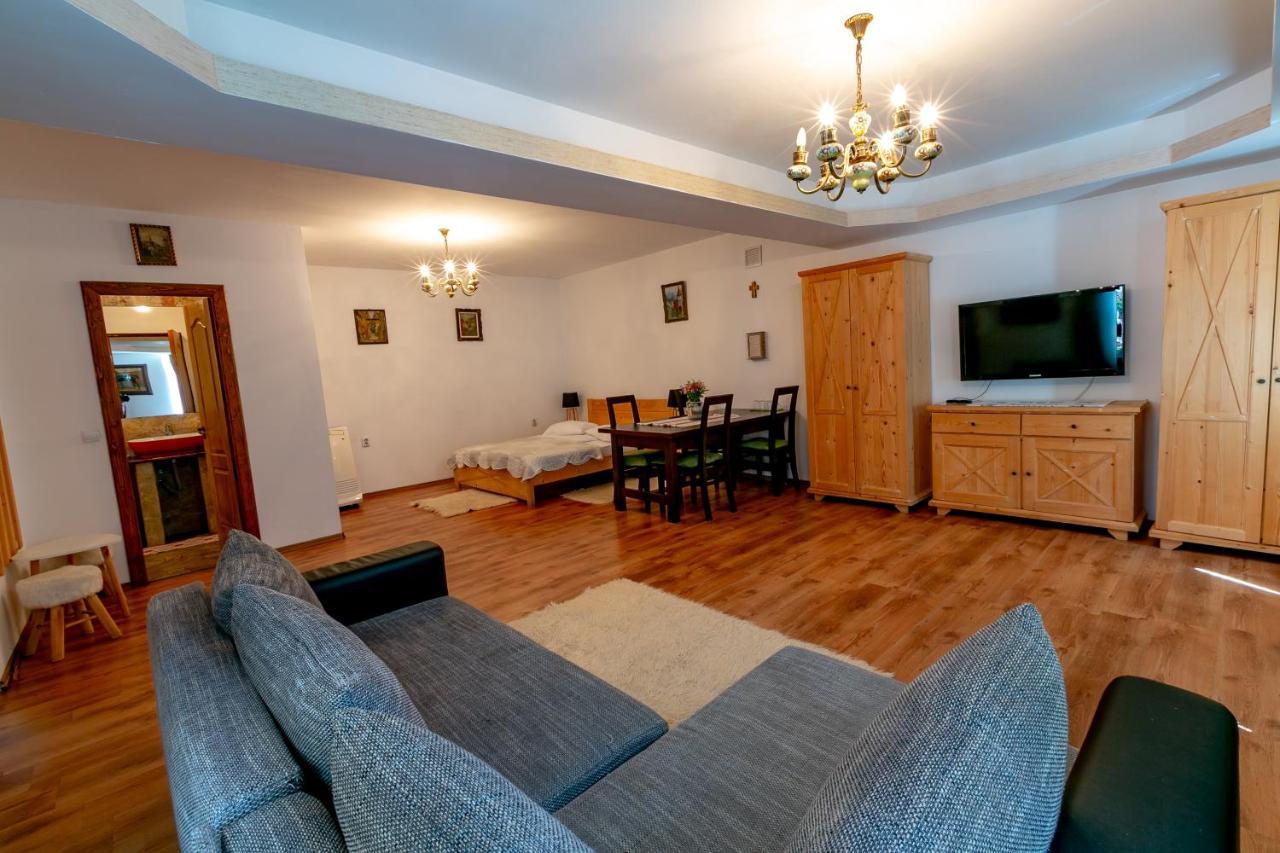 ホテル Casa Adalmo シギショアラ エクステリア 写真