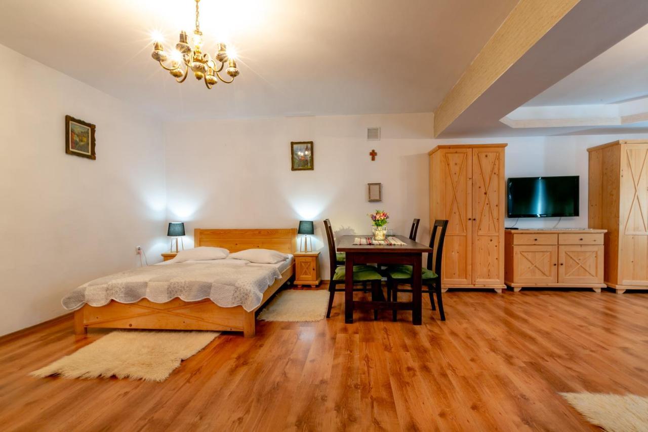 ホテル Casa Adalmo シギショアラ エクステリア 写真